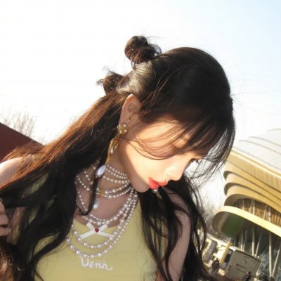 与暴君互换后,她地狱开局